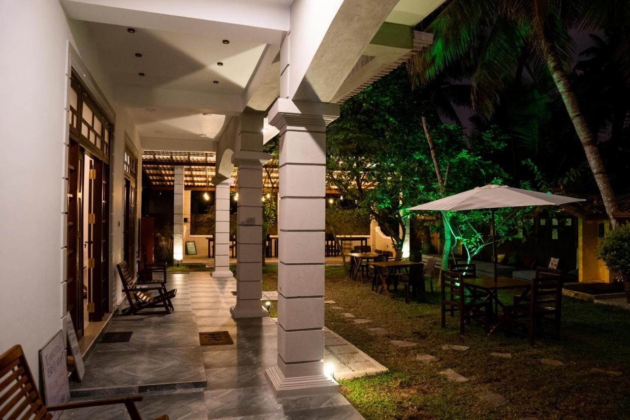 Plantation Surf Inn & Restaurant - Midigama East Dış mekan fotoğraf