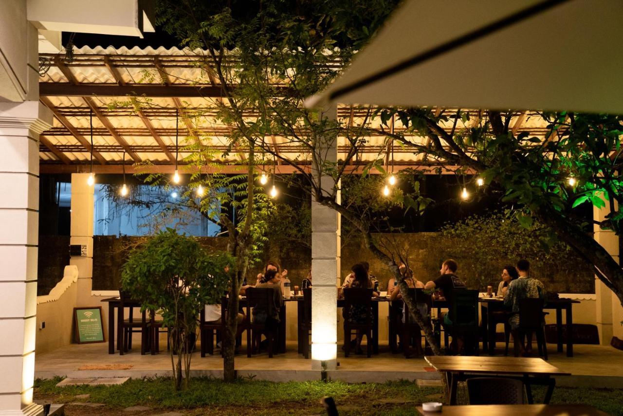 Plantation Surf Inn & Restaurant - Midigama East Dış mekan fotoğraf