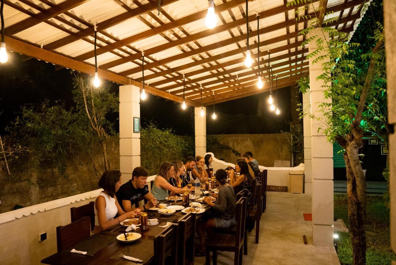 Plantation Surf Inn & Restaurant - Midigama East Dış mekan fotoğraf