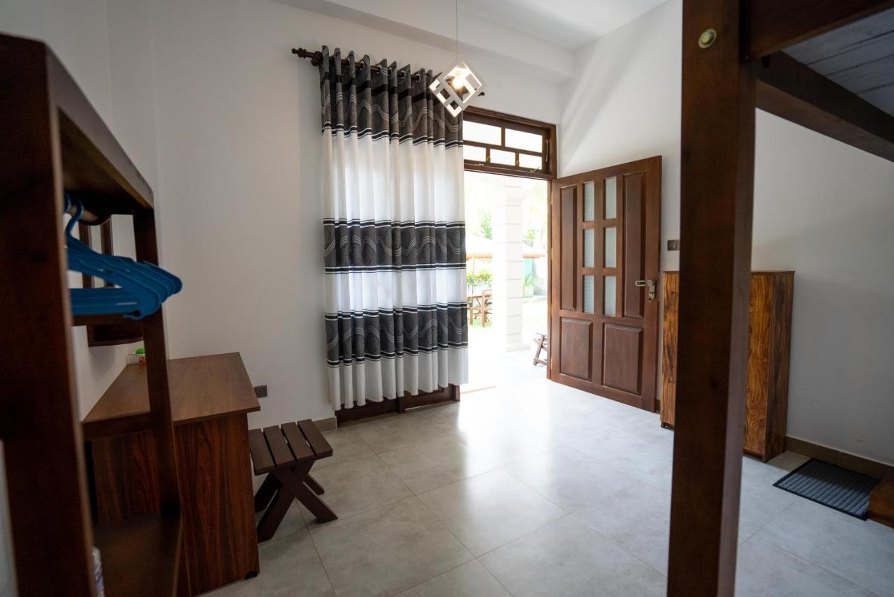 Plantation Surf Inn & Restaurant - Midigama East Dış mekan fotoğraf