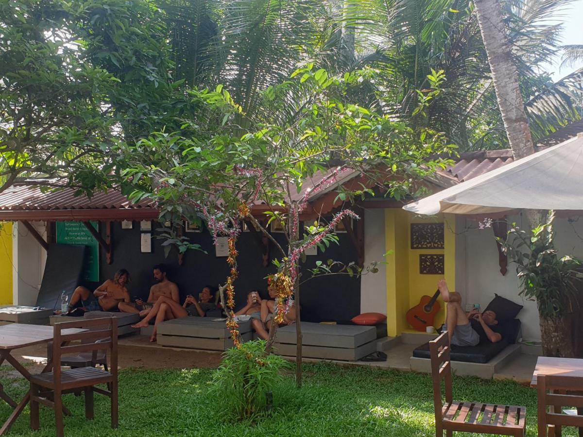 Plantation Surf Inn & Restaurant - Midigama East Dış mekan fotoğraf