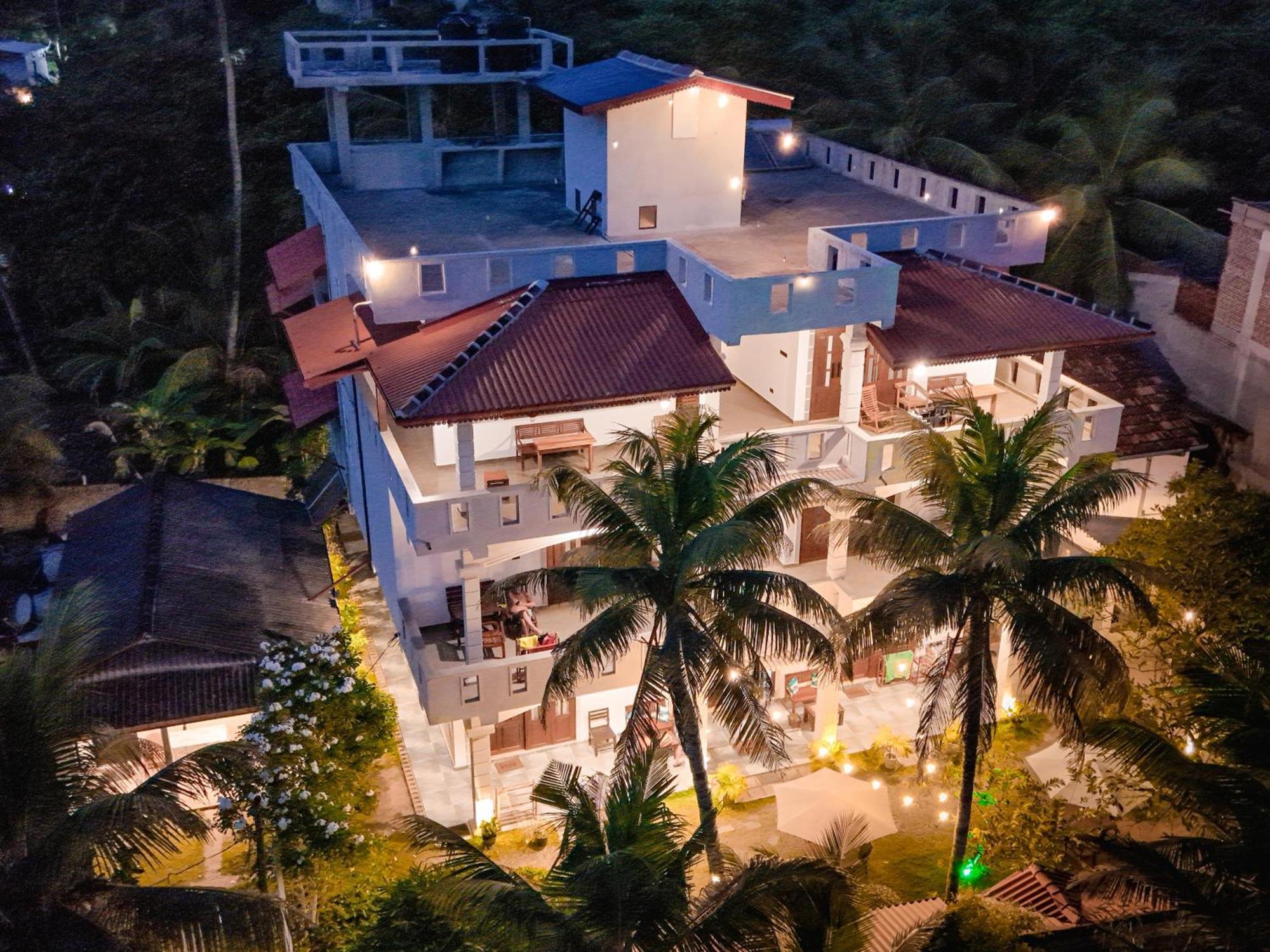 Plantation Surf Inn & Restaurant - Midigama East Dış mekan fotoğraf