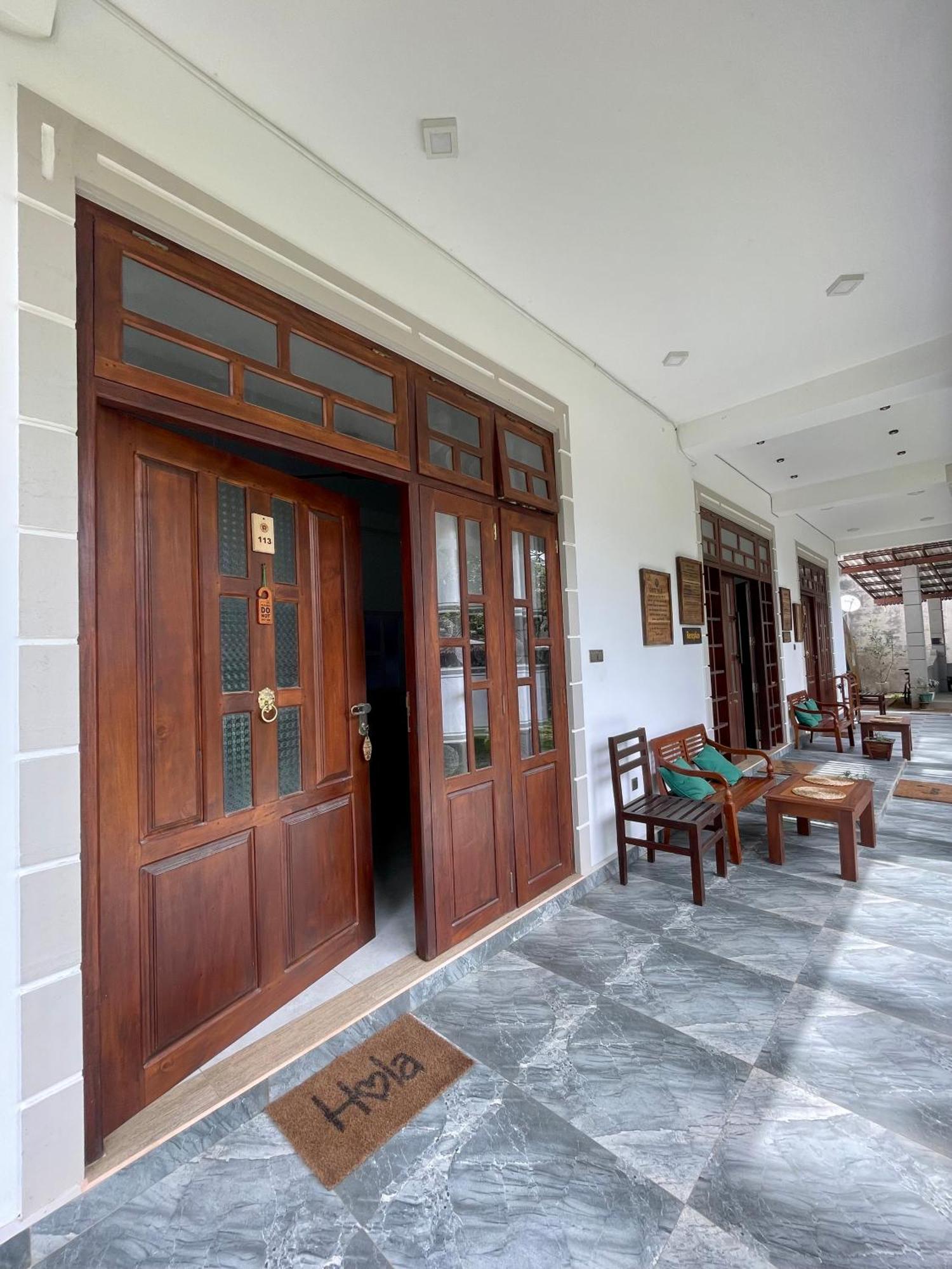 Plantation Surf Inn & Restaurant - Midigama East Dış mekan fotoğraf