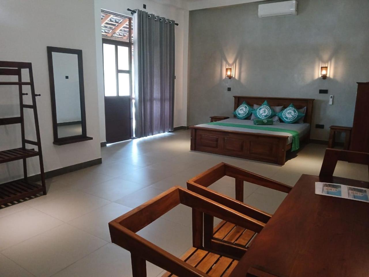 Plantation Surf Inn & Restaurant - Midigama East Oda fotoğraf