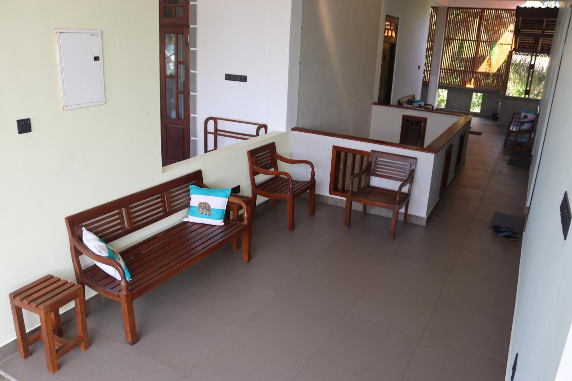 Plantation Surf Inn & Restaurant - Midigama East Dış mekan fotoğraf