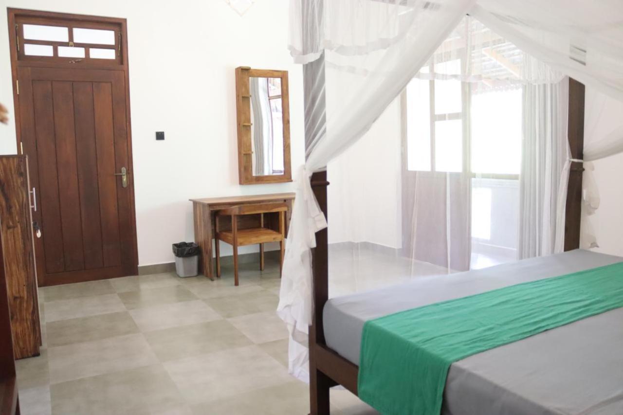 Plantation Surf Inn & Restaurant - Midigama East Oda fotoğraf