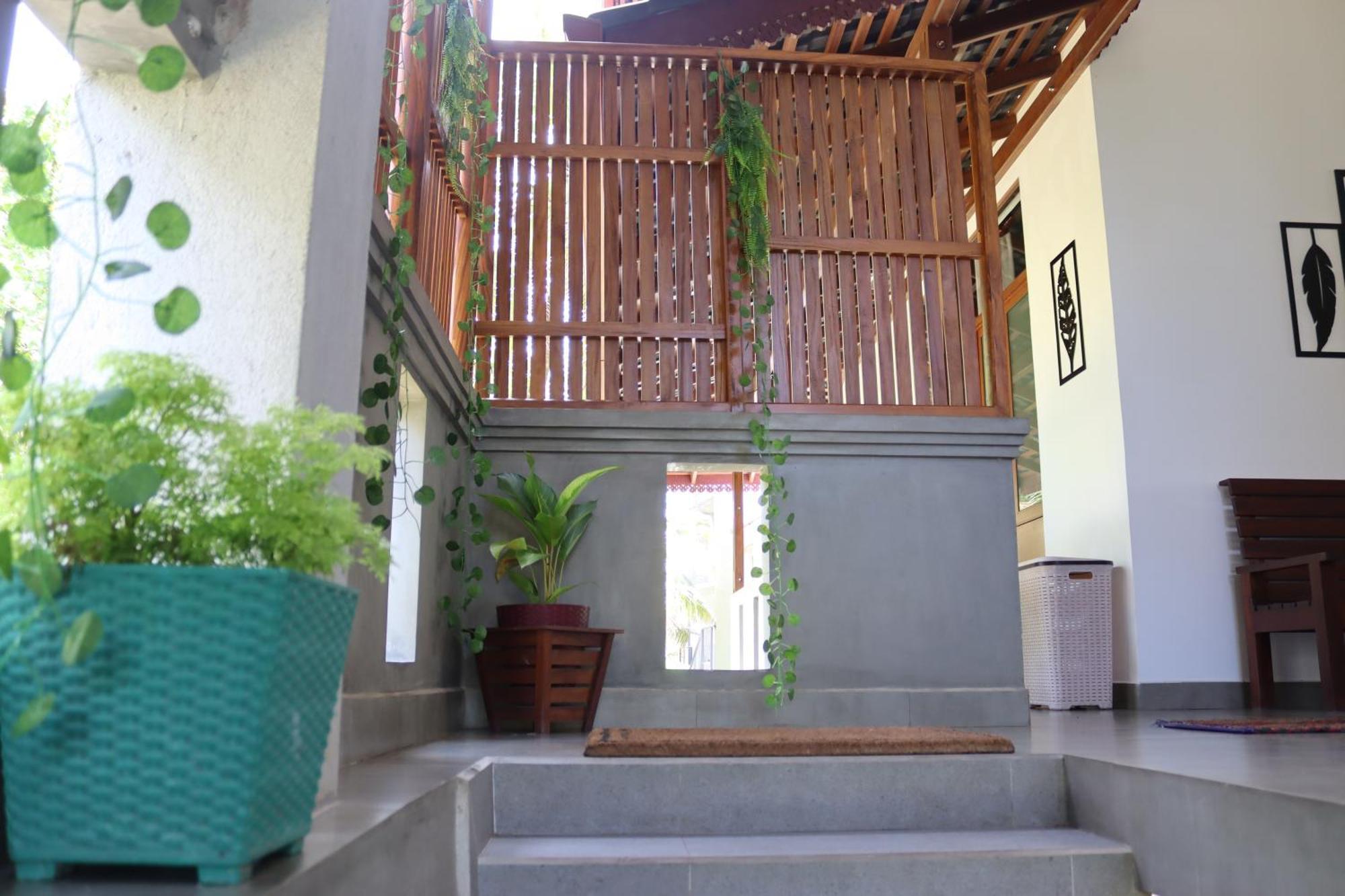 Plantation Surf Inn & Restaurant - Midigama East Dış mekan fotoğraf