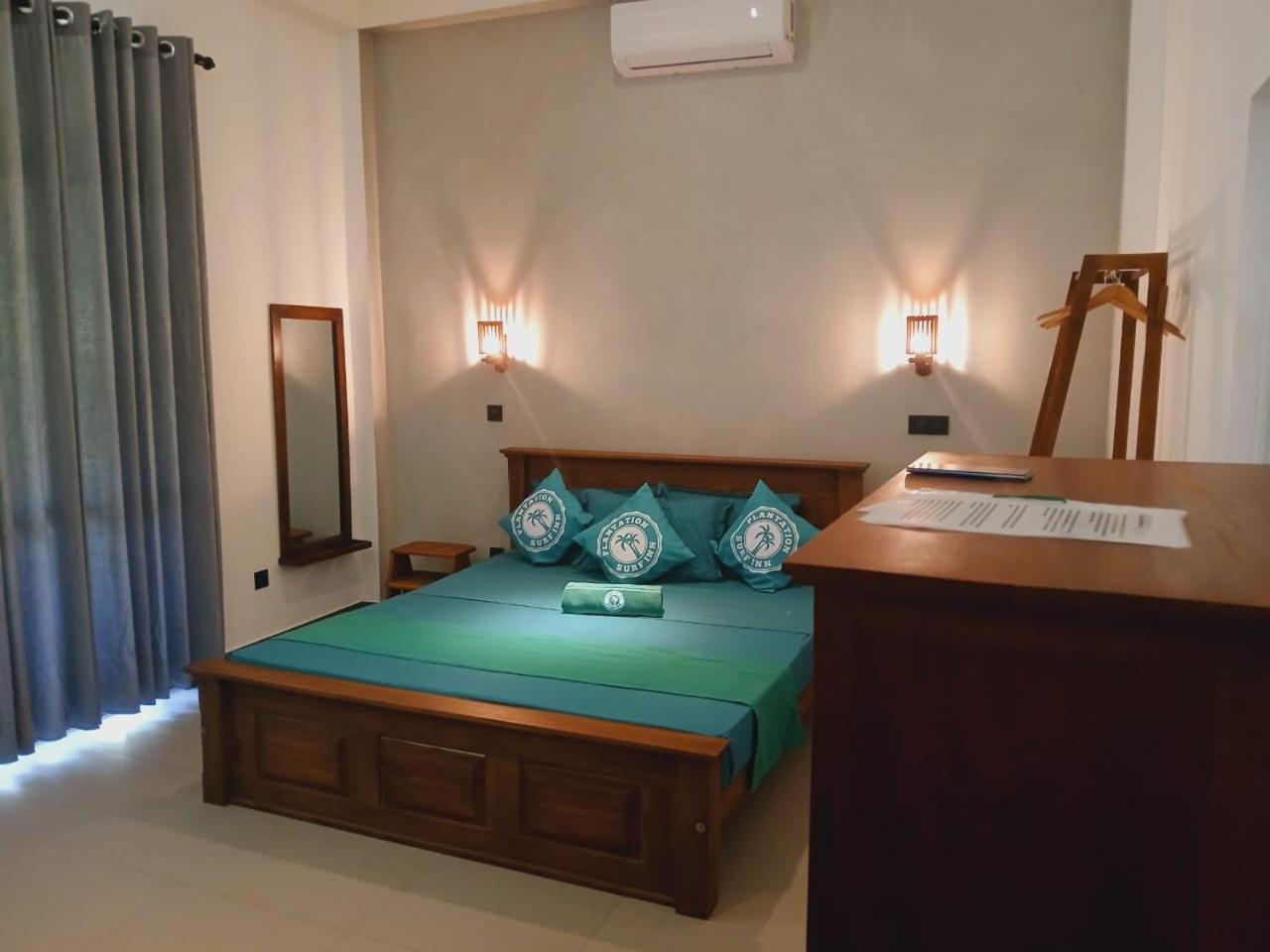 Plantation Surf Inn & Restaurant - Midigama East Oda fotoğraf
