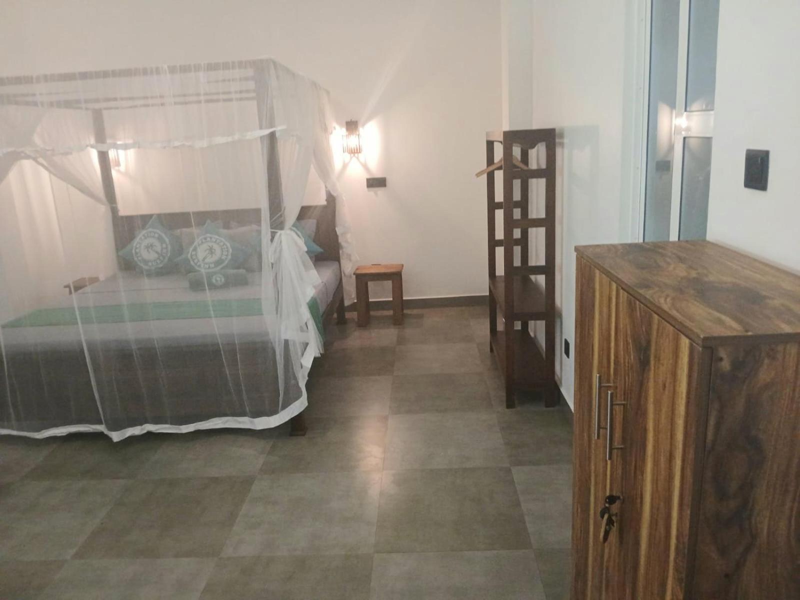 Plantation Surf Inn & Restaurant - Midigama East Dış mekan fotoğraf