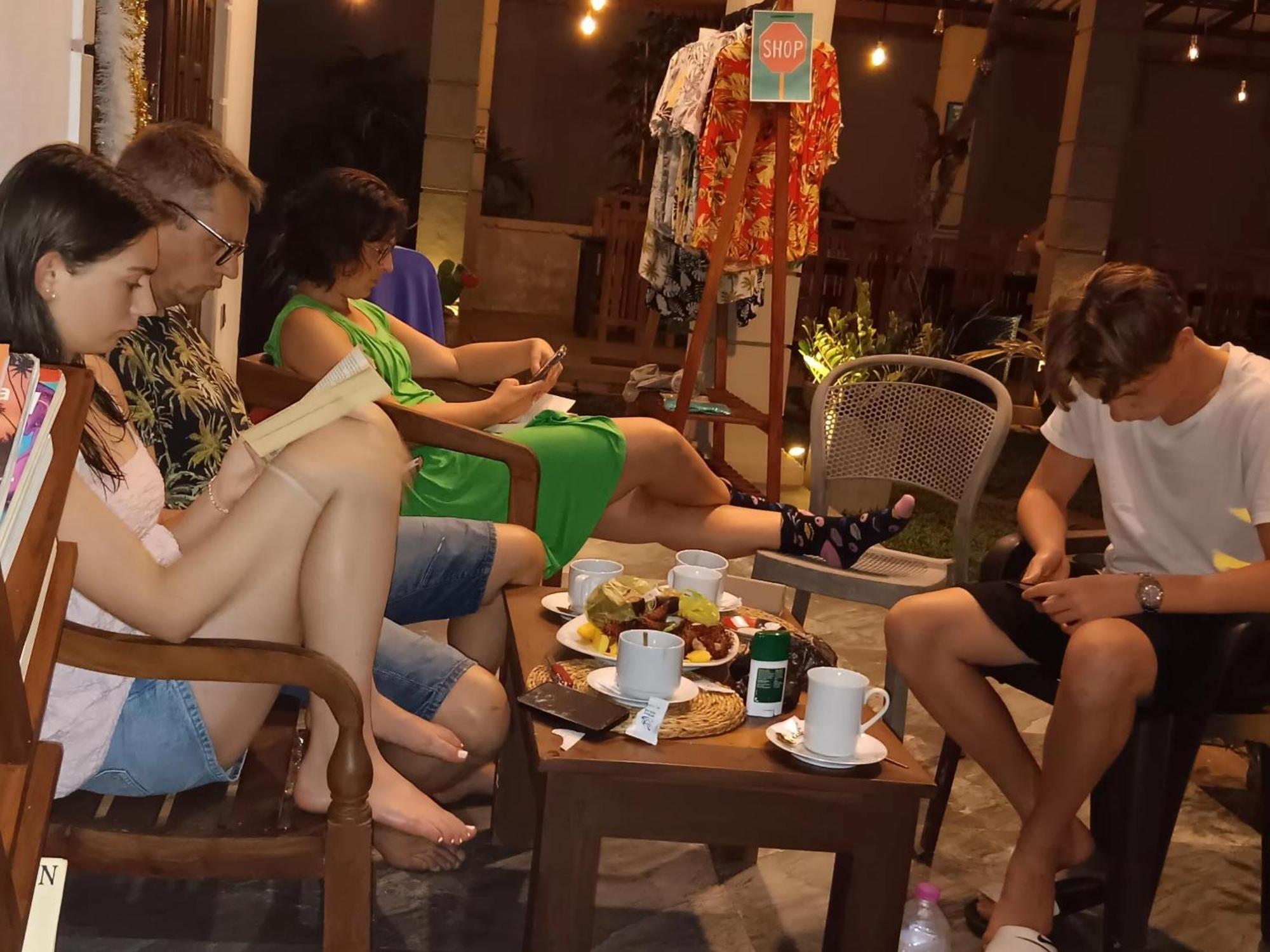 Plantation Surf Inn & Restaurant - Midigama East Dış mekan fotoğraf