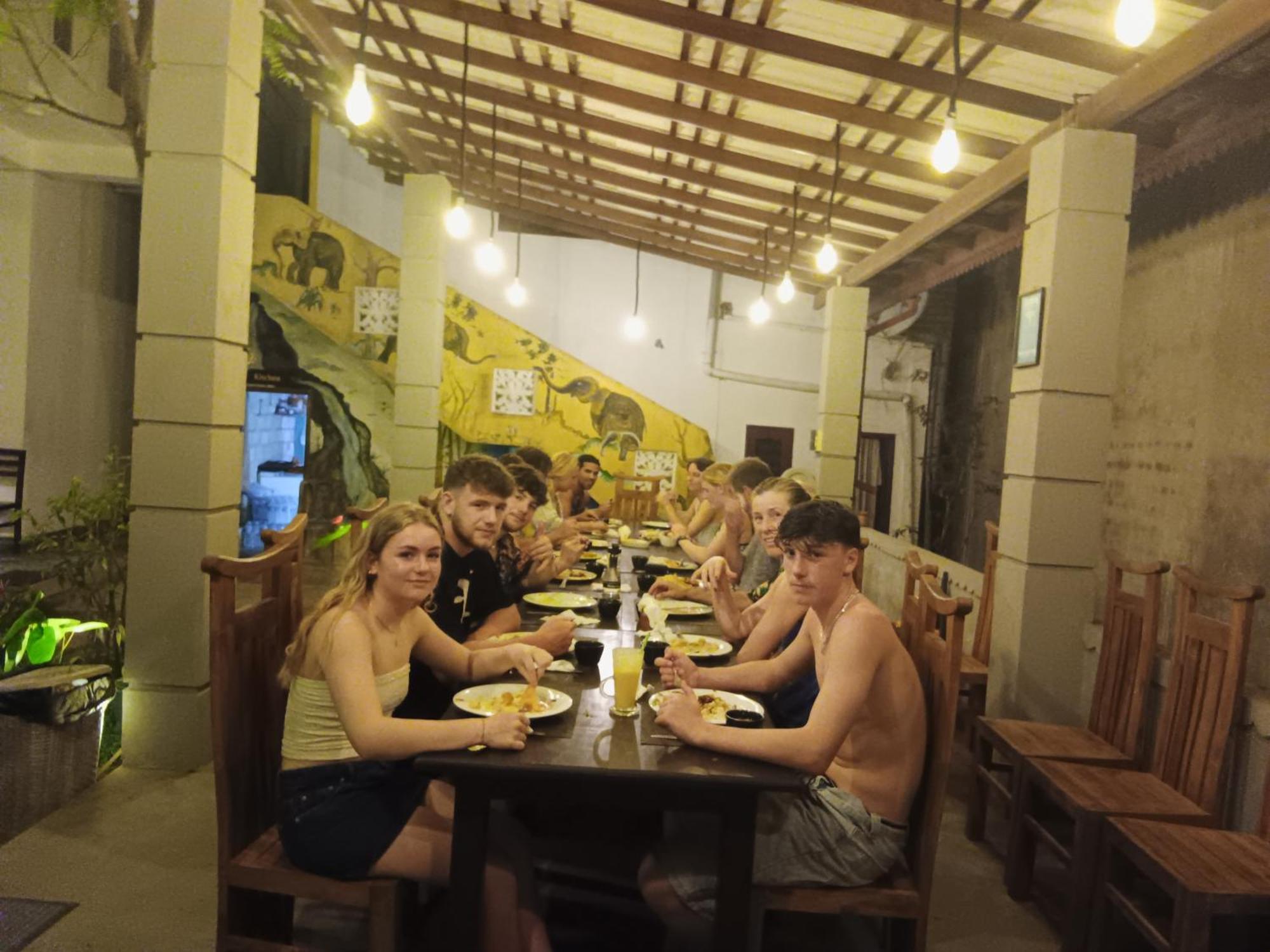 Plantation Surf Inn & Restaurant - Midigama East Dış mekan fotoğraf