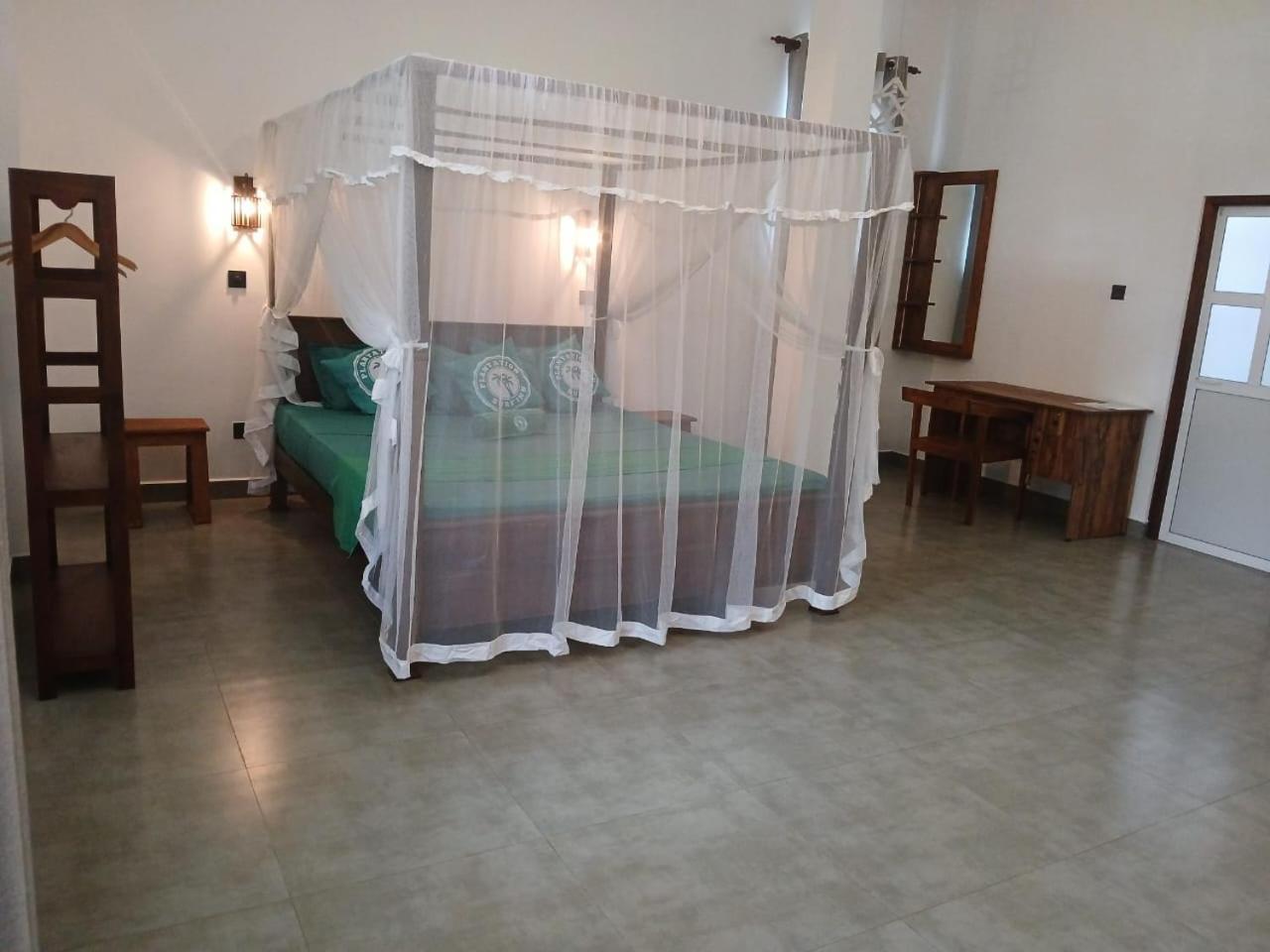 Plantation Surf Inn & Restaurant - Midigama East Dış mekan fotoğraf